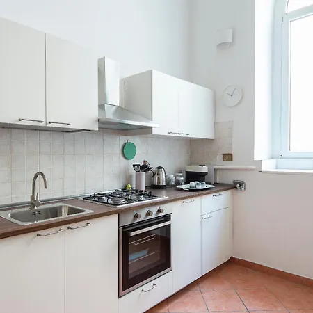 Vittorio Elegant Two Bedroom Roma