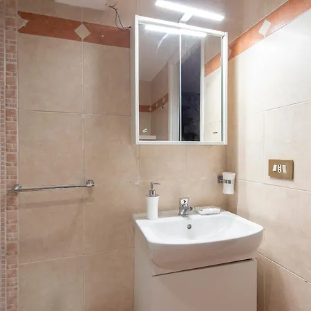 Vittorio Elegant Two Bedroom Daire Roma