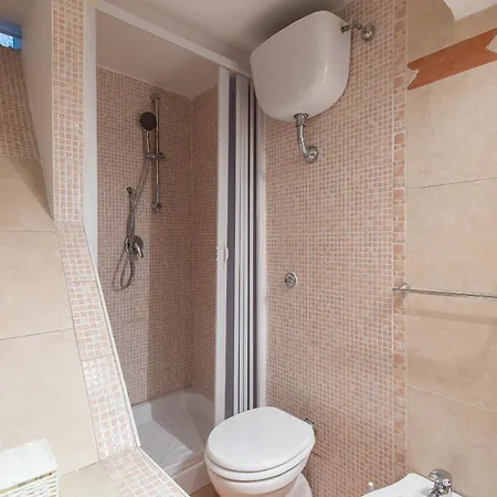 Daire Vittorio Elegant Two Bedroom Roma