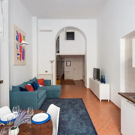 Daire Vittorio Elegant Two Bedroom Roma